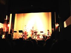 orchestre symphonique qui donne un concert dans une salle de spectacle à Bordeaux
